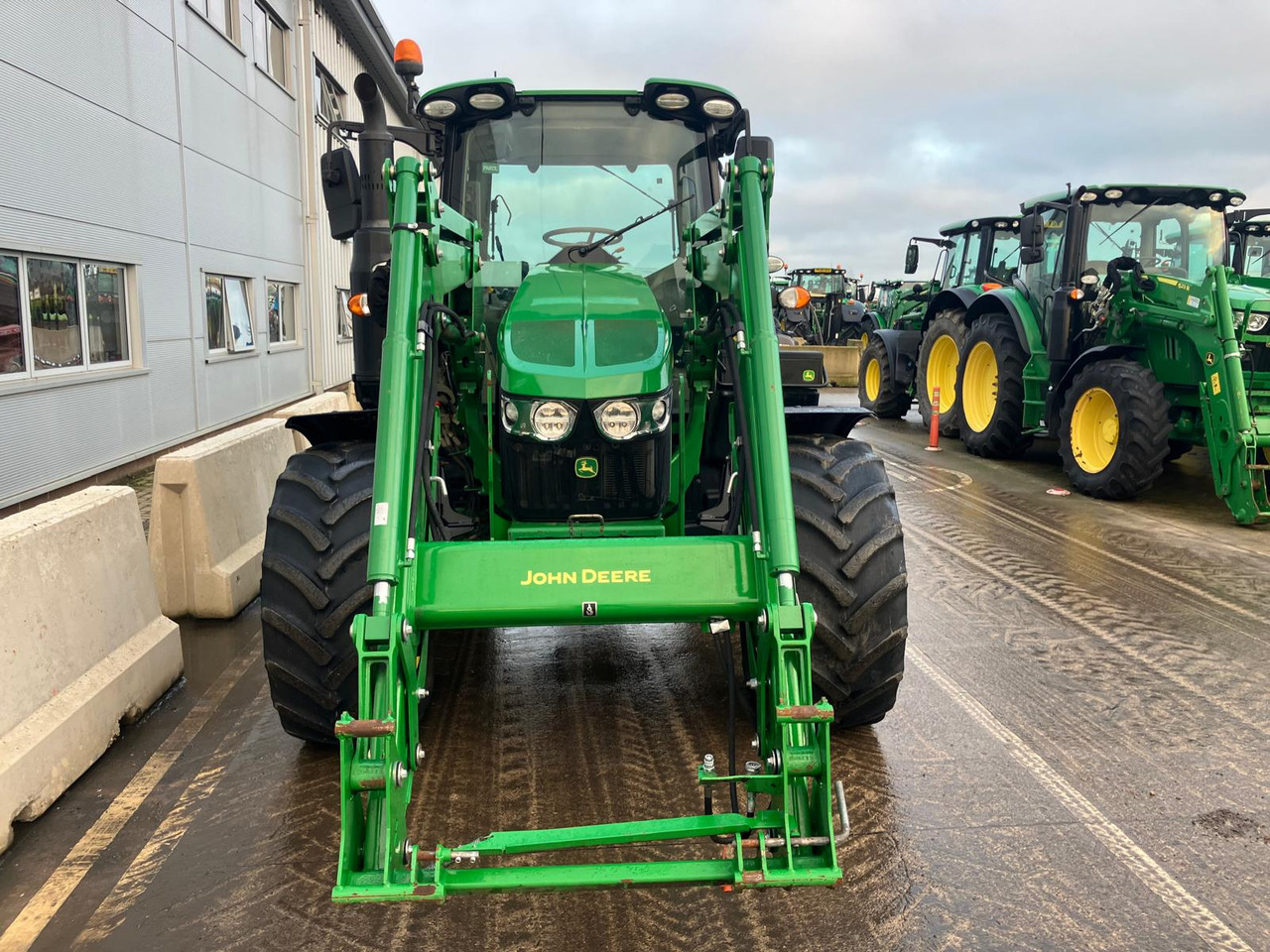 John Deere 6120M - Traktor: das Bild 3 John Deere 6120M - Traktor: das Bild 3