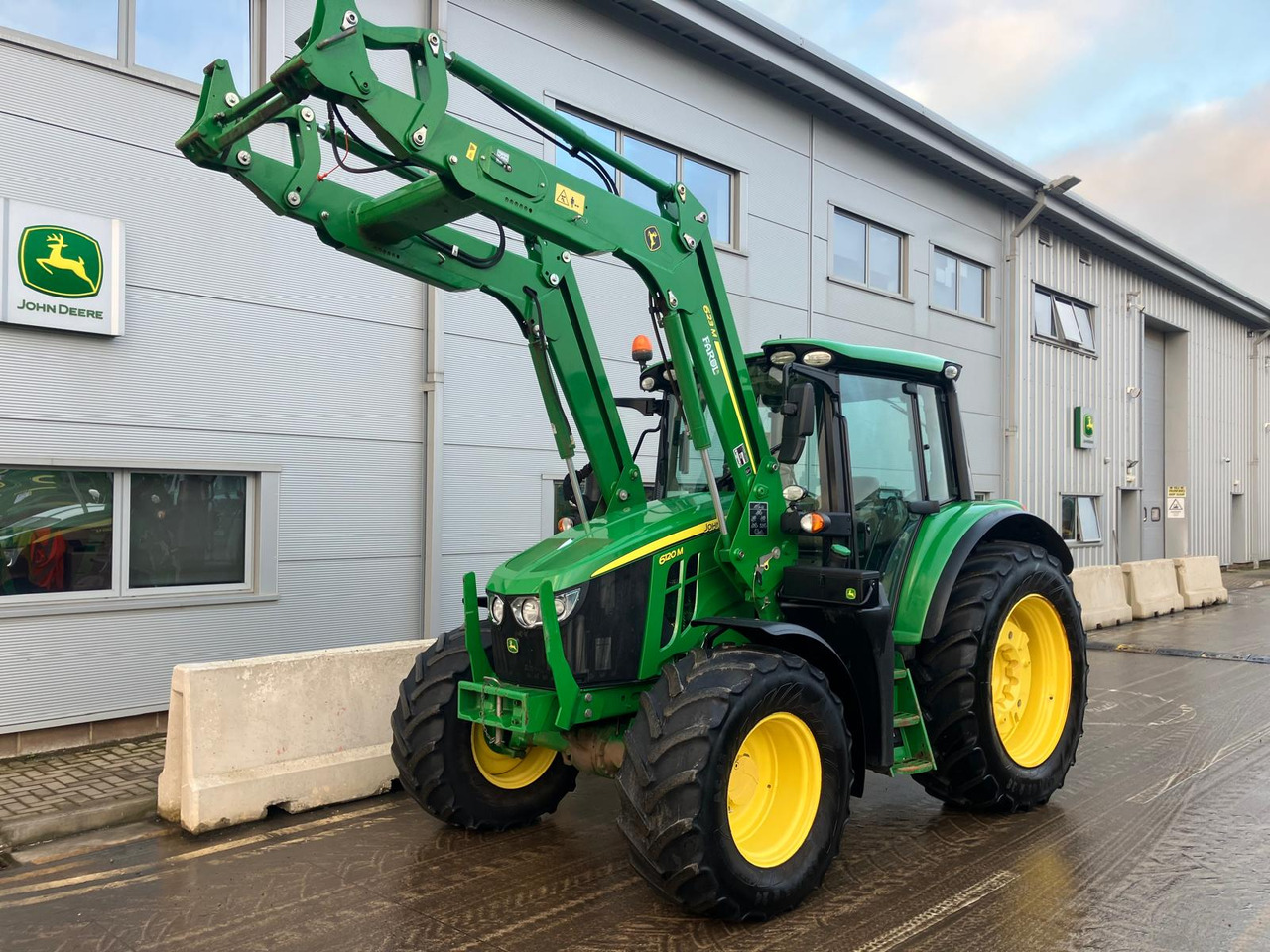 John Deere 6120M - Traktor: das Bild 1 John Deere 6120M - Traktor: das Bild 1
