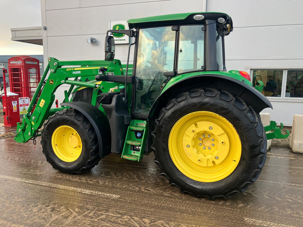 John Deere 6120M - Traktor: das Bild 4 John Deere 6120M - Traktor: das Bild 4