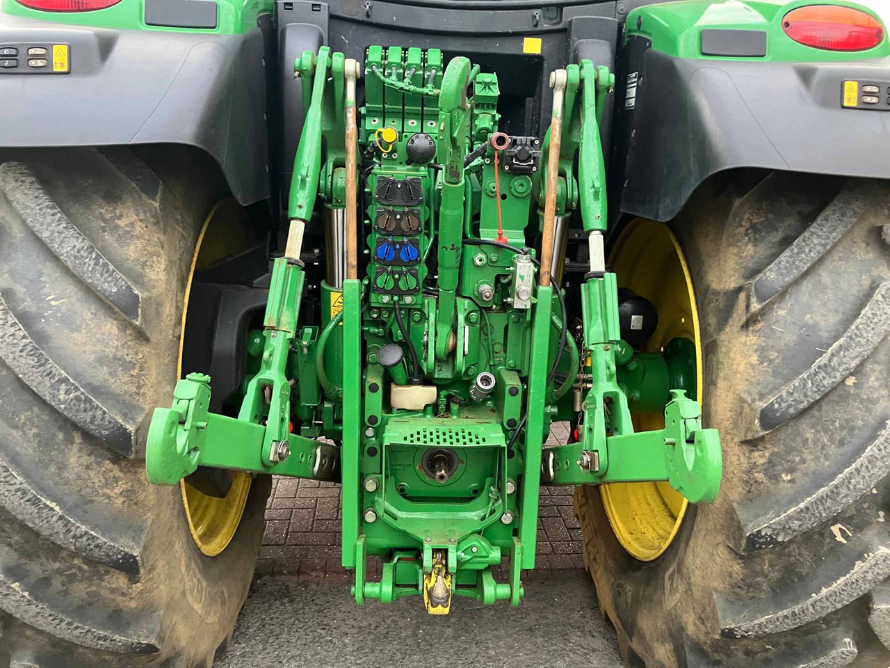 Traktor John Deere 6155R: das Bild 13