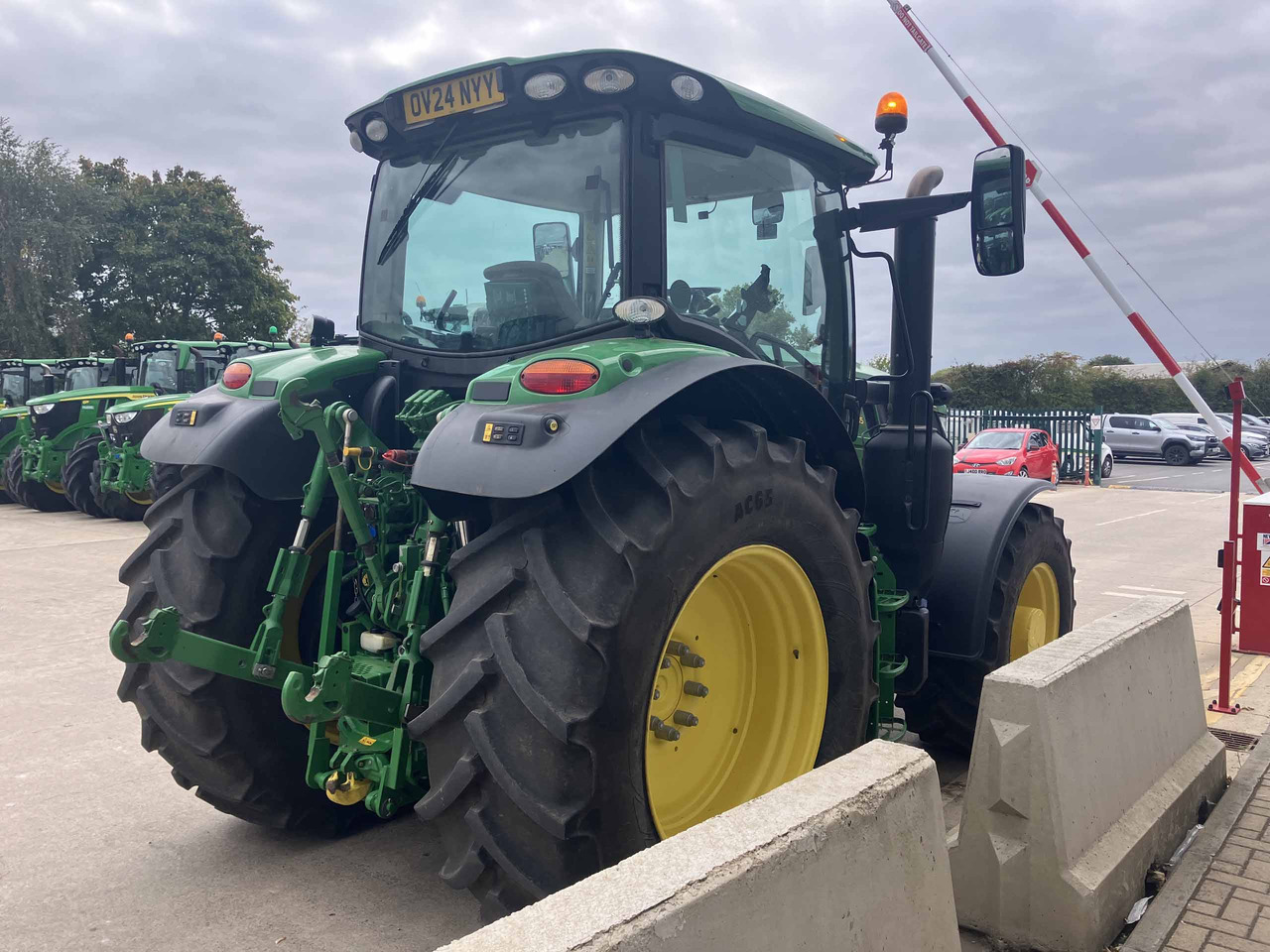 John Deere 6R 155 - Traktor: das Bild 5 John Deere 6R 155 - Traktor: das Bild 5