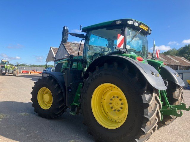 John Deere 6R 195 - Traktor: das Bild 4 John Deere 6R 195 - Traktor: das Bild 4