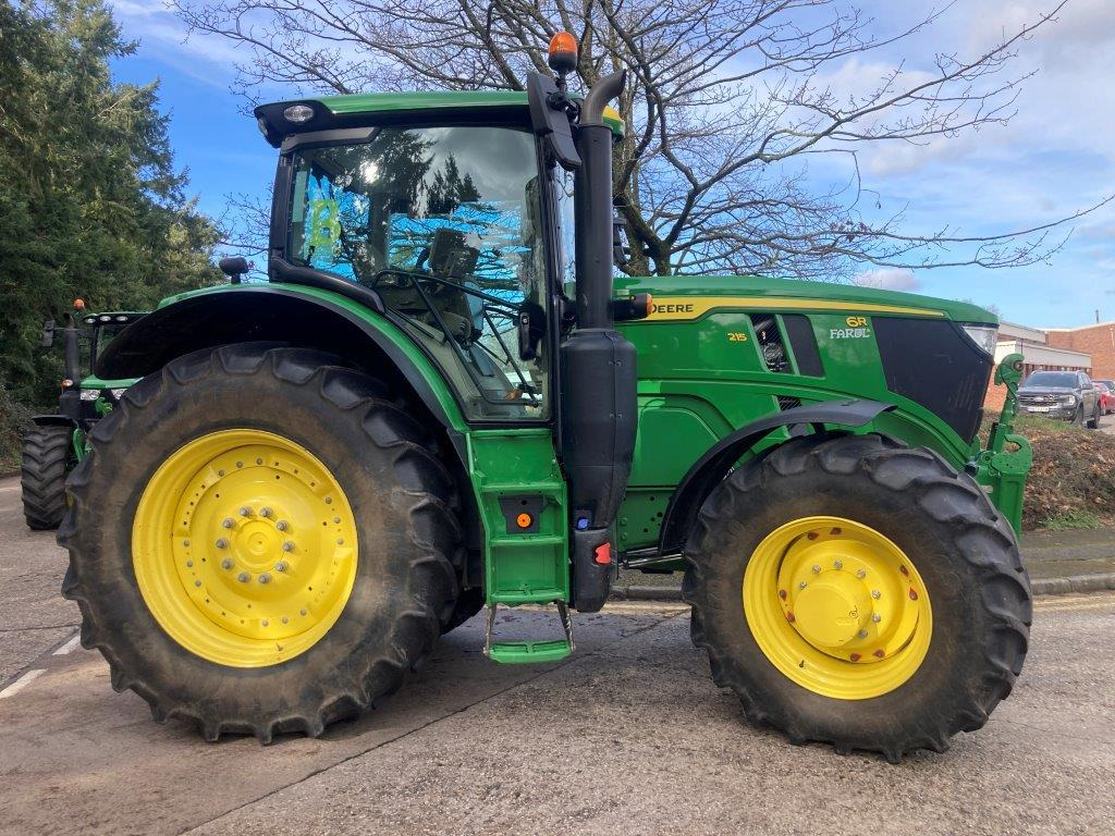 John Deere 6R 215 - Traktor: das Bild 1 John Deere 6R 215 - Traktor: das Bild 1