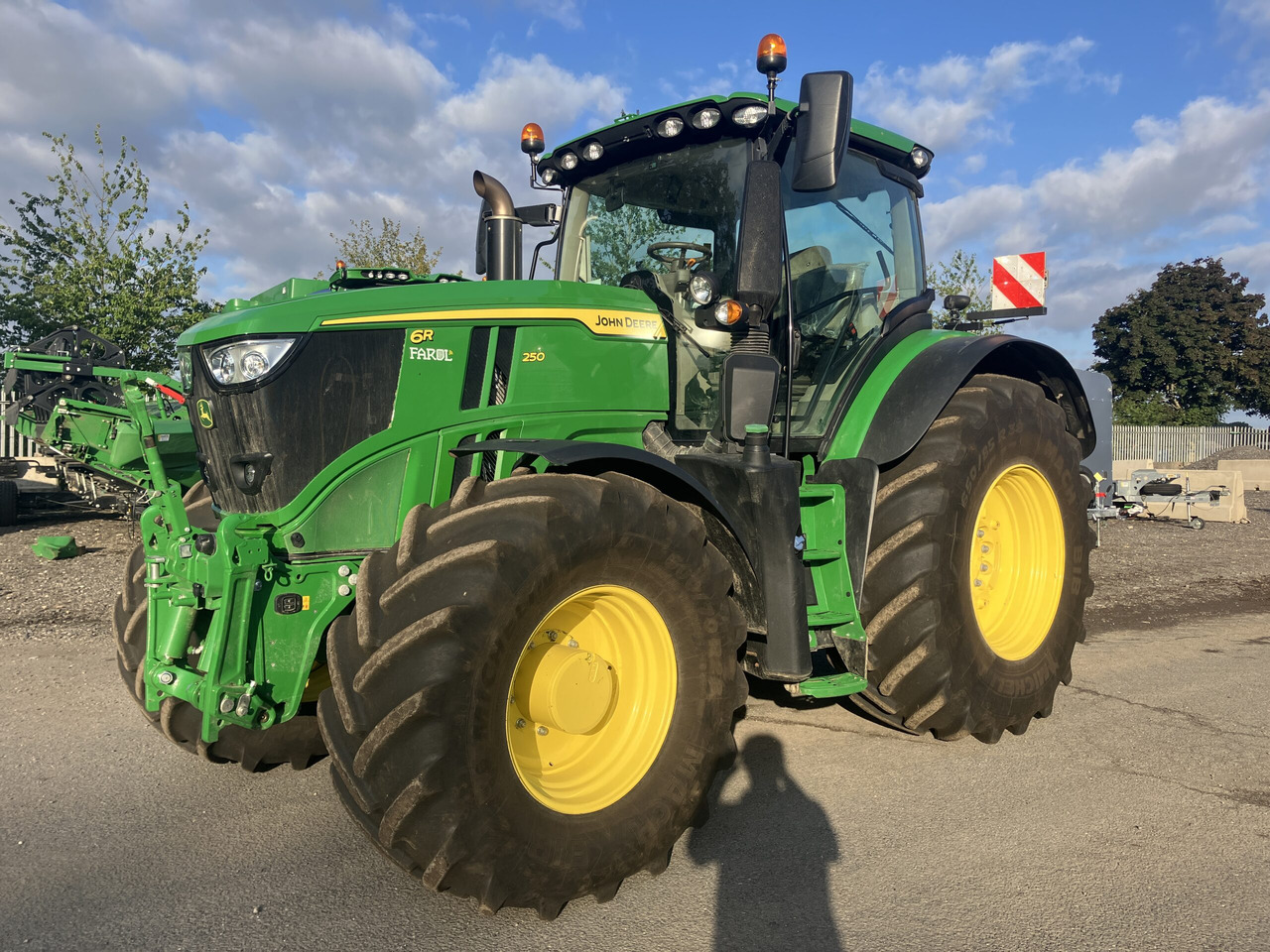 John Deere 6R 250 - Traktor: das Bild 1 John Deere 6R 250 - Traktor: das Bild 1