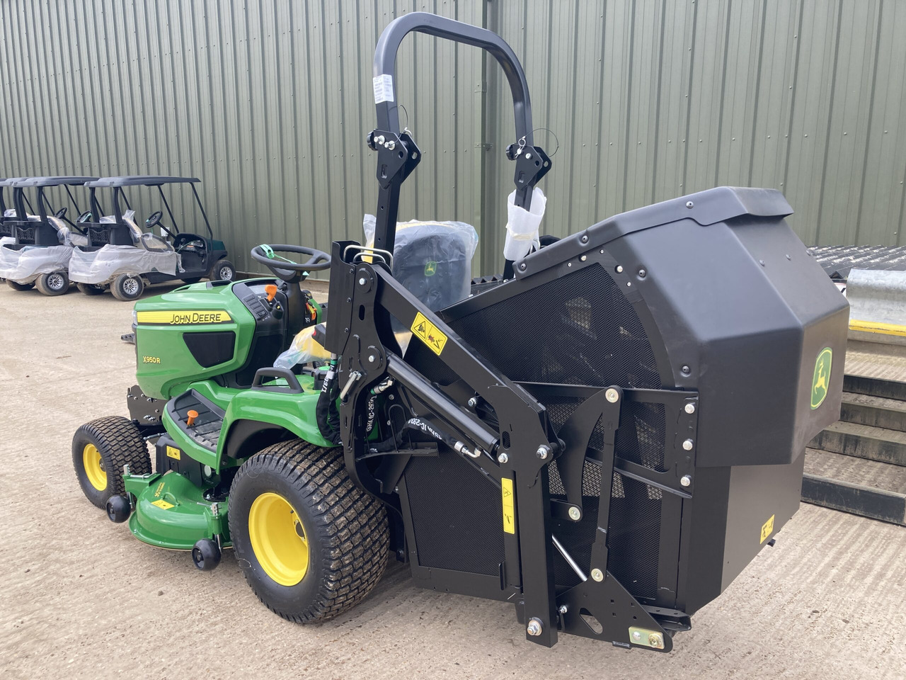 John Deere X950R ride on cut and collect mower - Rasenmäher: das Bild 3 John Deere X950R ride on cut and collect mower - Rasenmäher: das Bild 3