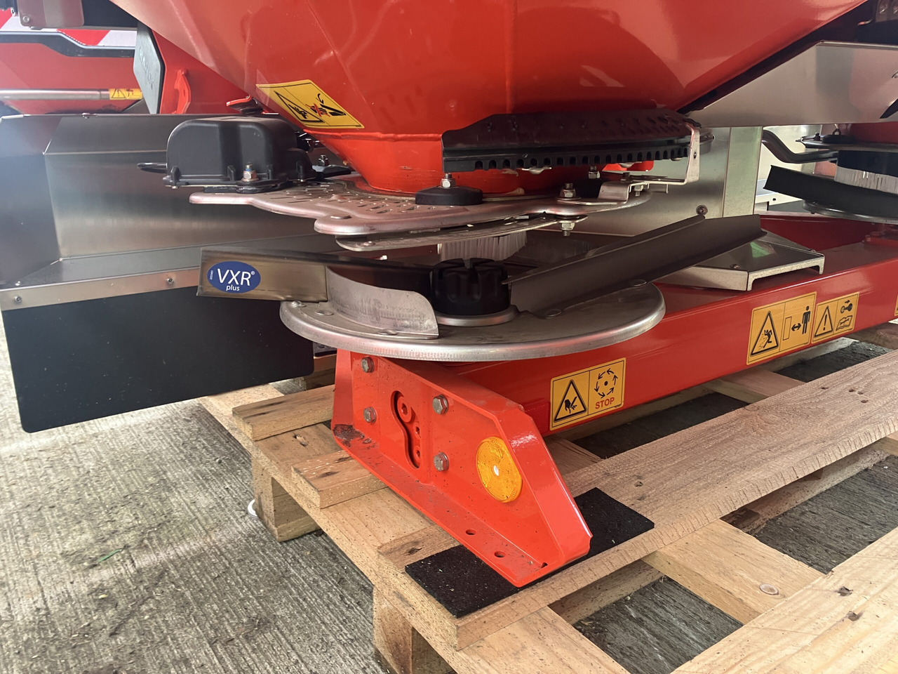 Kuhn Axis 40.2 M-EMC-W - Düngerstreuer: das Bild 4 Kuhn Axis 40.2 M-EMC-W - Düngerstreuer: das Bild 4