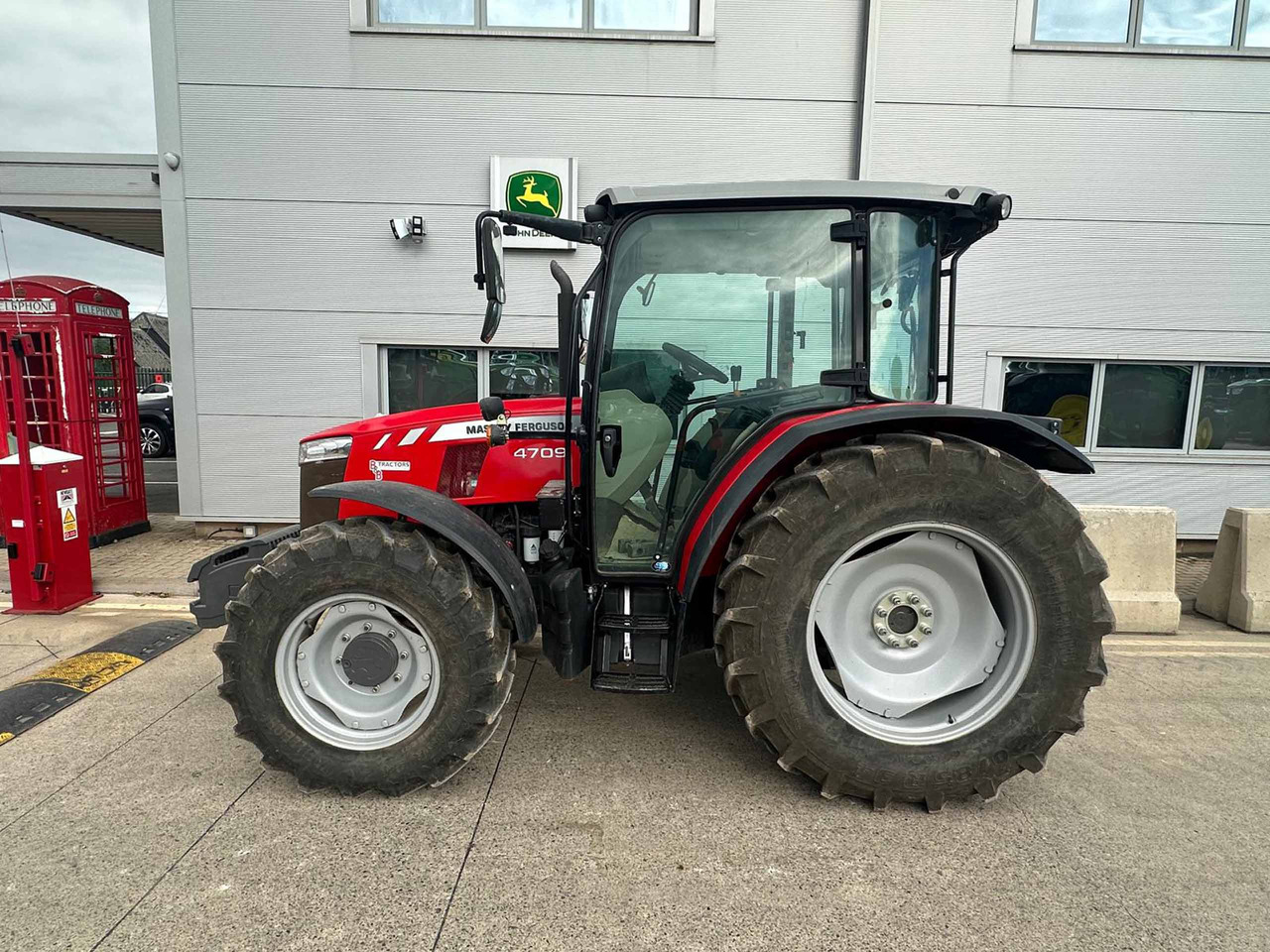 Massey Ferguson 4709 - Traktor: das Bild 2 Massey Ferguson 4709 - Traktor: das Bild 2