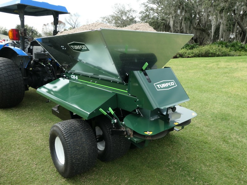 Turfco CR-8 Trailed Top Dresser - Salzstreuer: das Bild 2 Turfco CR-8 Trailed Top Dresser - Salzstreuer: das Bild 2