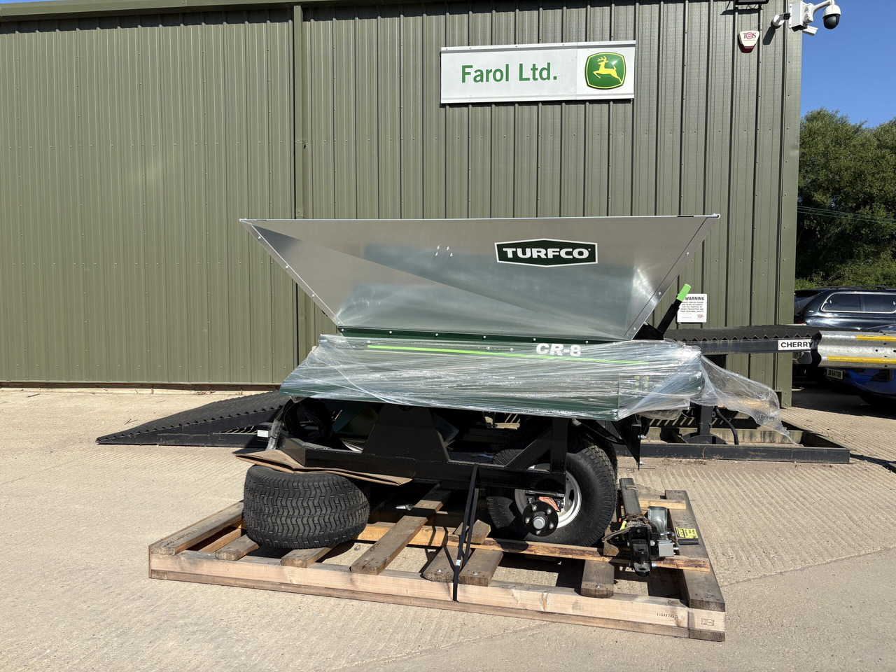 Turfco CR-8 Trailed Top Dresser - Salzstreuer: das Bild 1 Turfco CR-8 Trailed Top Dresser - Salzstreuer: das Bild 1