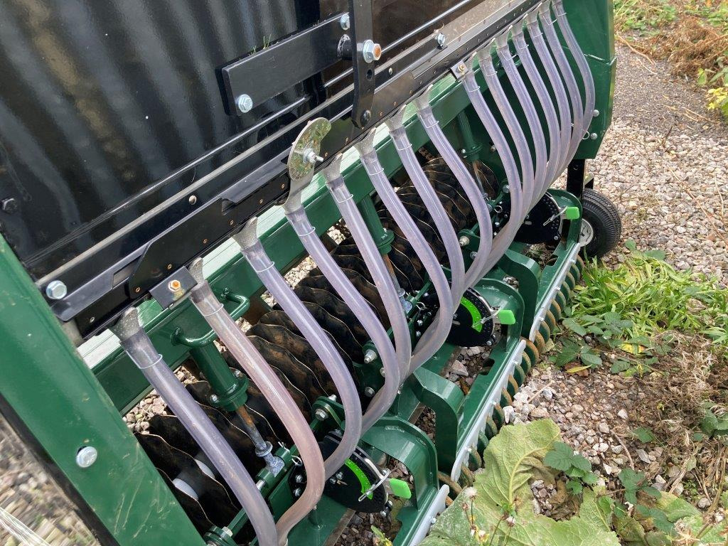 Turfco TriWave™ 60 Overseeder - Sätechnik: das Bild 4 Turfco TriWave™ 60 Overseeder - Sätechnik: das Bild 4