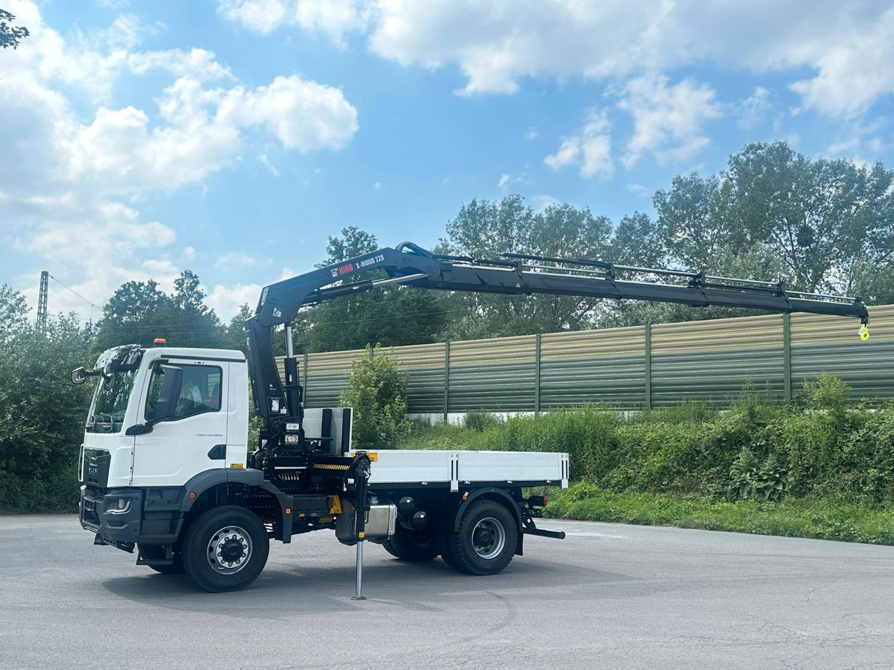 MAN TGM 18.320 4x4 Euro 6e Pritsche Hiab 228-4 Kran - Pritsche LKW, Autokran: das Bild 2 MAN TGM 18.320 4x4 Euro 6e Pritsche Hiab 228-4 Kran - Pritsche LKW, Autokran: das Bild 2
