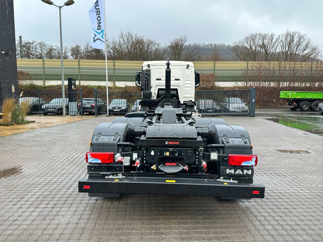 Abrollkipper, Autokran MAN TGS 26.470 6x2 Retarder MulitLift 21S59: das Bild 16