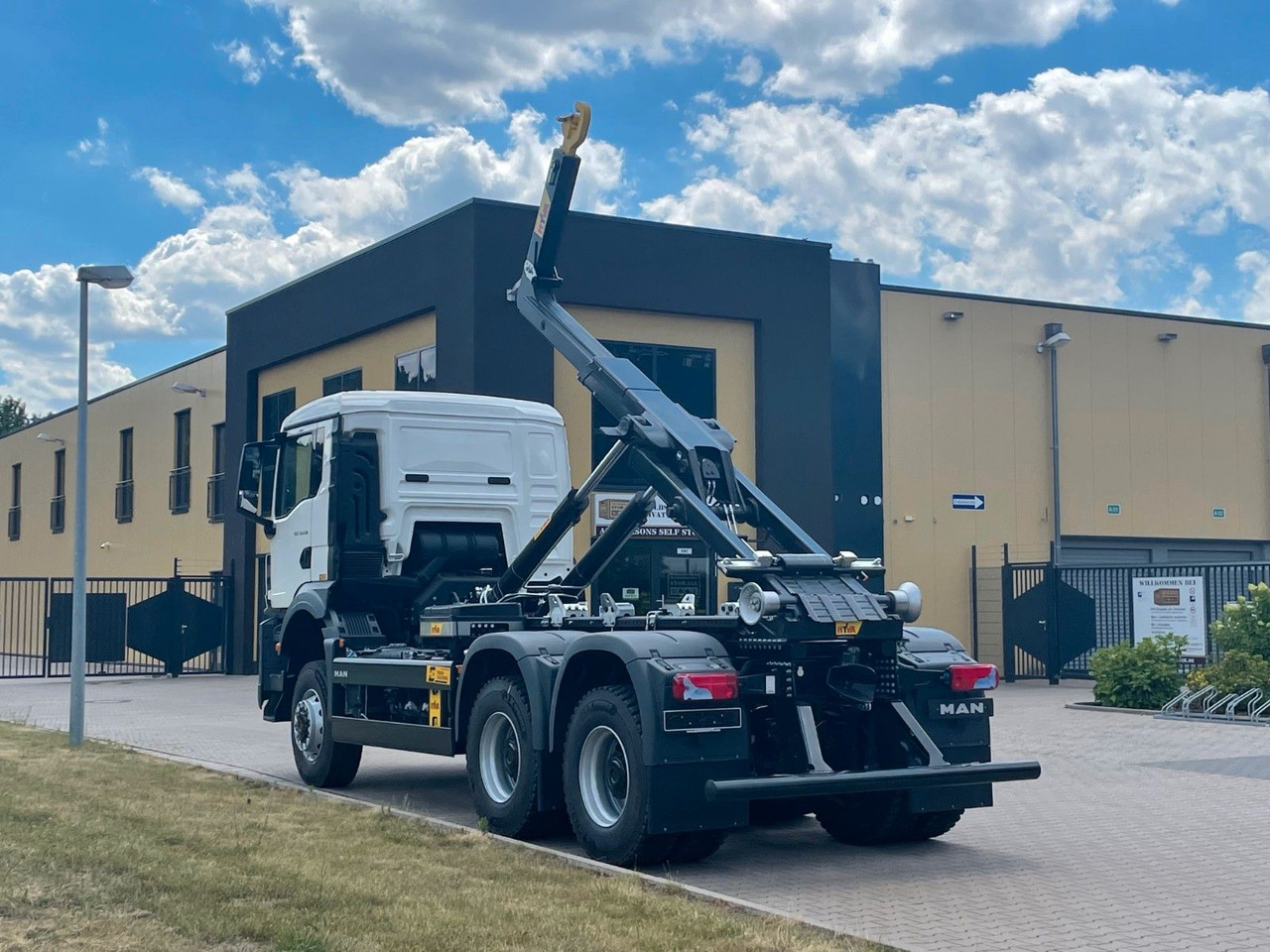 MAN TGS 33.440 6x6 Euro6e Hyva - Hiab MultiLift - Abrollkipper, Autokran: das Bild 4 MAN TGS 33.440 6x6 Euro6e Hyva - Hiab MultiLift - Abrollkipper, Autokran: das Bild 4