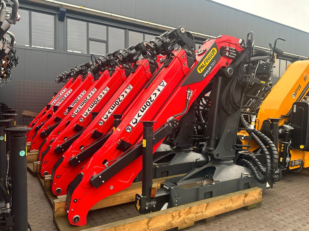 Holztransporter, Autokran Palfinger TZ17 - EPSILON Ladekran: das Bild 1
