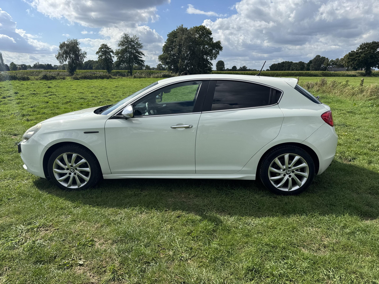 Alfa Romeo | Giulietta | 1.4 T Progression | 2011 | 242.686 km | TZ802F | Geen oordeel - Schrägheck: das Bild 4 Alfa Romeo | Giulietta | 1.4 T Progression | 2011 | 242.686 km | TZ802F | Geen oordeel - Schrägheck: das Bild 4