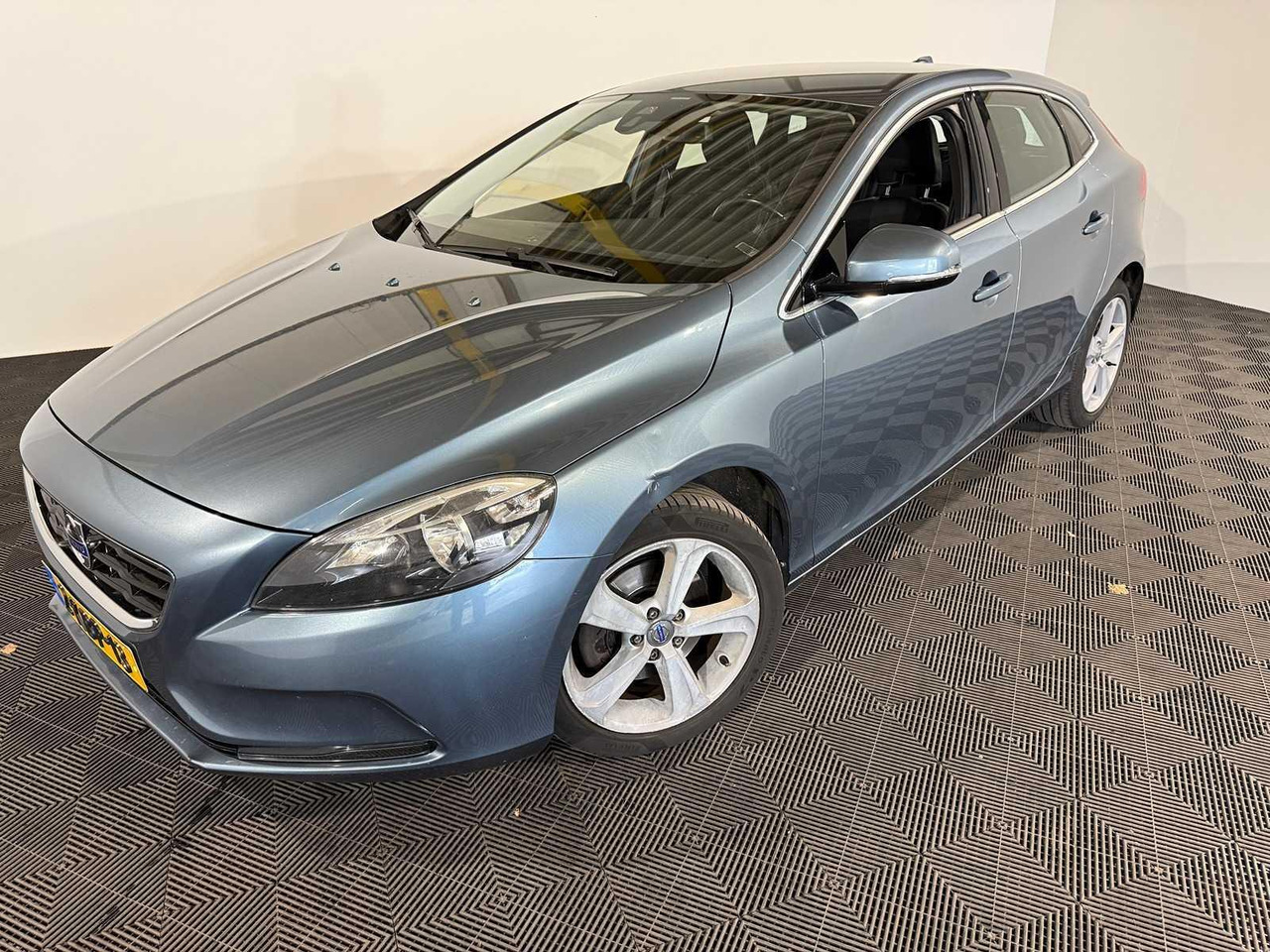 Volvo V40 1.6 T3 Momentum 2-KBP-13 210.566 km - Andere Technik: das Bild 1 Volvo V40 1.6 T3 Momentum 2-KBP-13 210.566 km - Andere Technik: das Bild 1