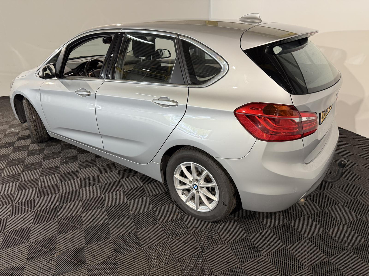 BMW 2-serie Active Tourer 218i Executive | 2015 | 198.295 km | 2-ZGX-00 - PKW: das Bild 3 BMW 2-serie Active Tourer 218i Executive | 2015 | 198.295 km | 2-ZGX-00 - PKW: das Bild 3