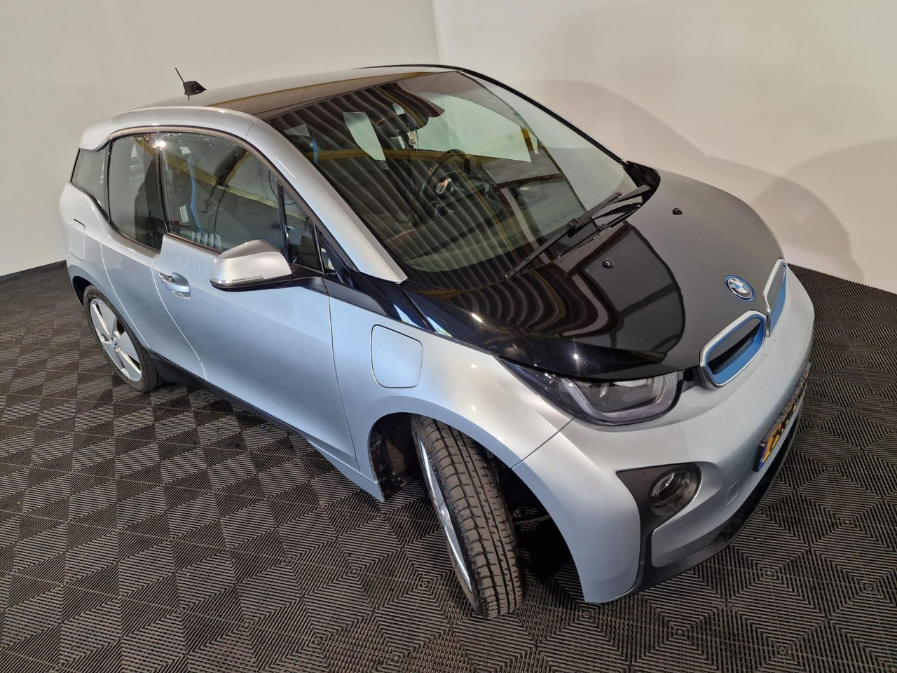BMW i3 Range Extender 7-TPX-98 48.489 km - PKW: das Bild 5 BMW i3 Range Extender 7-TPX-98 48.489 km - PKW: das Bild 5