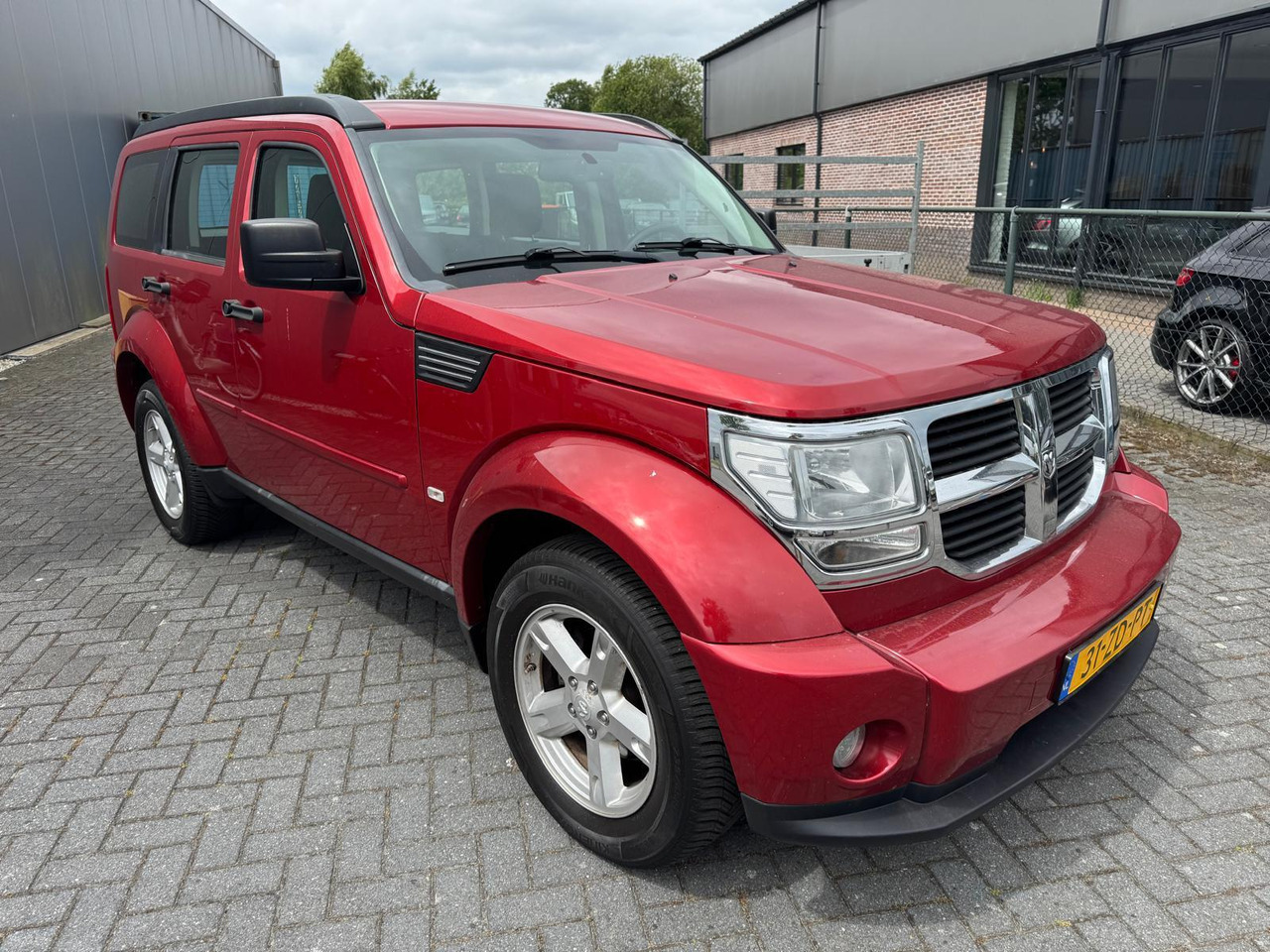 Dodge Nitro 3.7 V6 SXT | 2008 | 209.339 km | 31-ZD-PT - SUV/ Geländewagen: das Bild 5 Dodge Nitro 3.7 V6 SXT | 2008 | 209.339 km | 31-ZD-PT - SUV/ Geländewagen: das Bild 5