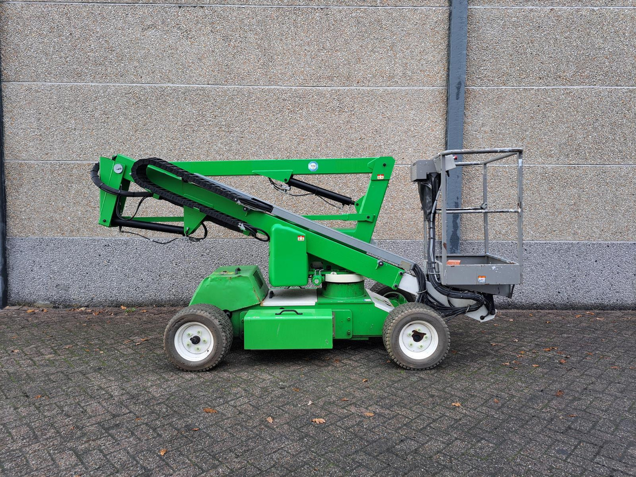 Niftylift HR12 Telescoophoogwerker DE Bi-Energy/Hybride 2WD 12m 2017 - Arbeitsbühne: das Bild 3 Niftylift HR12 Telescoophoogwerker DE Bi-Energy/Hybride 2WD 12m 2017 - Arbeitsbühne: das Bild 3