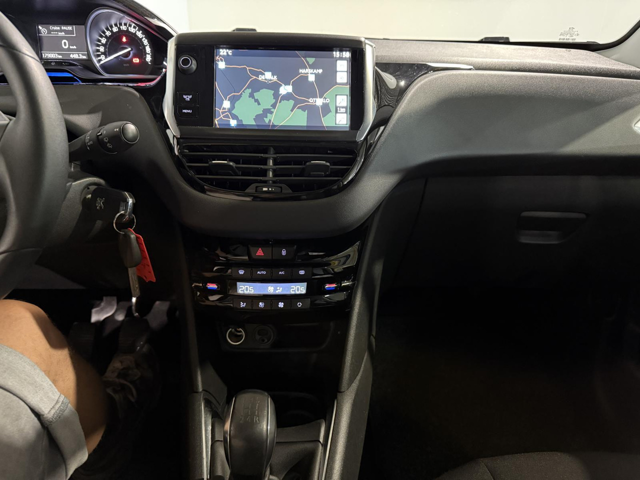 Peugeot 208 1.2 VTi Allure | 2013 | 179.003 km | 4-SVG-44 - Schrägheck: das Bild 5 Peugeot 208 1.2 VTi Allure | 2013 | 179.003 km | 4-SVG-44 - Schrägheck: das Bild 5