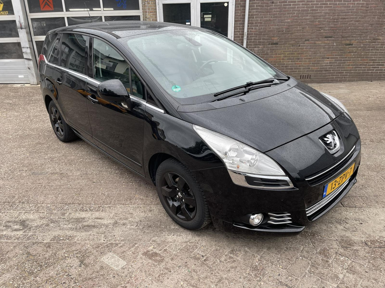 Peugeot 5008 1.6 VTi Blue Lease 7p. 2013 223.407 km 13-ZPV-7 - PKW: das Bild 5 Peugeot 5008 1.6 VTi Blue Lease 7p. 2013 223.407 km 13-ZPV-7 - PKW: das Bild 5