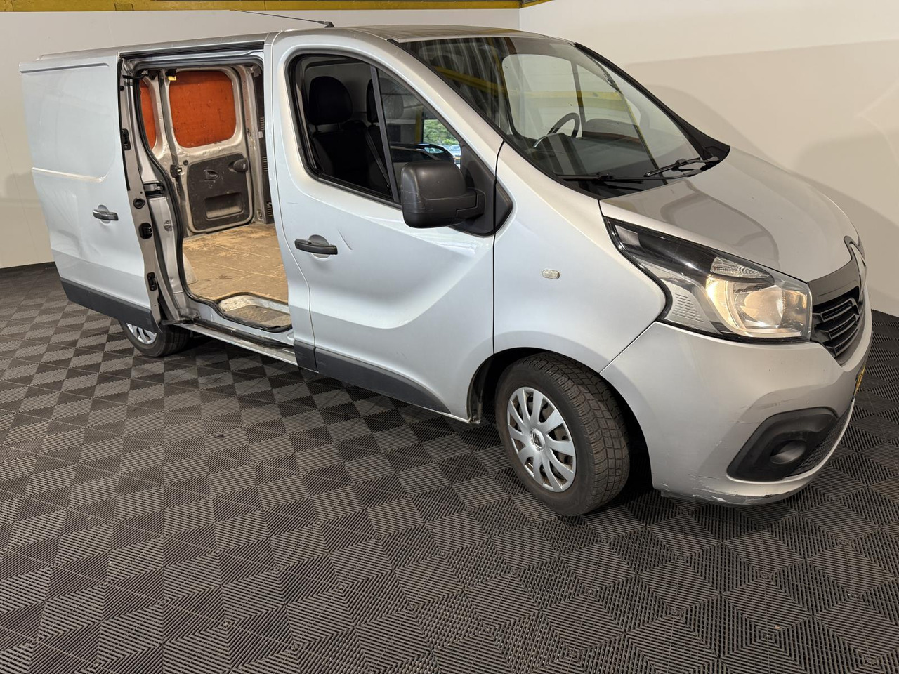 Renault Trafic 1.6 dCi T29 L1H1 Turbo2 Energy | 2014 | 247.840 km | VK-978-R - Kastenwagen: das Bild 3 Renault Trafic 1.6 dCi T29 L1H1 Turbo2 Energy | 2014 | 247.840 km | VK-978-R - Kastenwagen: das Bild 3