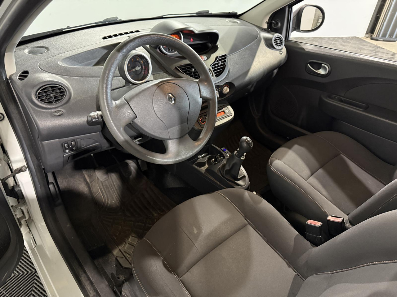 Renault Twingo 1.2 Dynamique | 2009 | 171.021 km | 56-JXX-4 - Schrägheck: das Bild 2 Renault Twingo 1.2 Dynamique | 2009 | 171.021 km | 56-JXX-4 - Schrägheck: das Bild 2