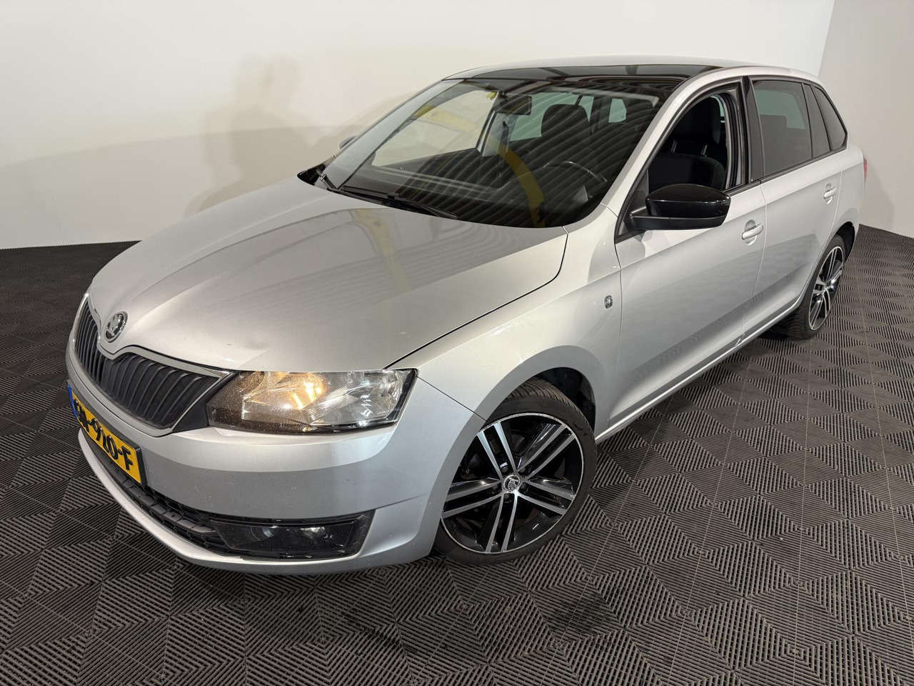 Schrägheck Skoda Rapid Spaceback 1.2 TSI Greentech Ambition Businessline | 2015 | 274.606 km |GH-920-F: das Bild 1