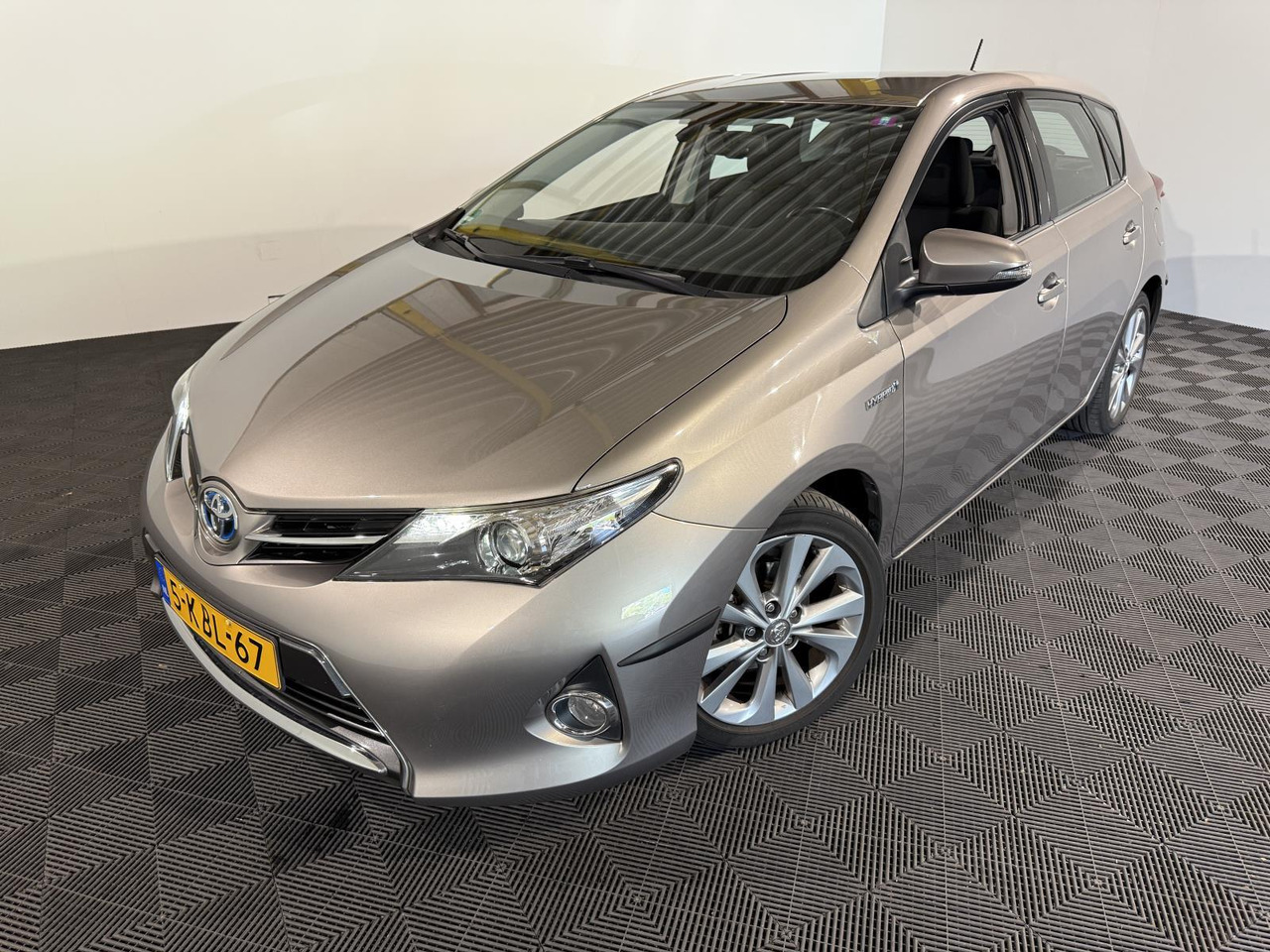 Toyota Auris 1.8 Hybrid Dynamic | 2013 | 191.085 km | 5-KBL-67 - Schrägheck: das Bild 1 Toyota Auris 1.8 Hybrid Dynamic | 2013 | 191.085 km | 5-KBL-67 - Schrägheck: das Bild 1