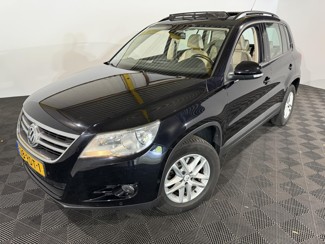 Volkswagen | Tiguan | 1.4 TSI Comfort&Design | 2011 | 236.671 km | 28RDT1 | Logisch - SUV/ Geländewagen: das Bild 1 Volkswagen | Tiguan | 1.4 TSI Comfort&Design | 2011 | 236.671 km | 28RDT1 | Logisch - SUV/ Geländewagen: das Bild 1