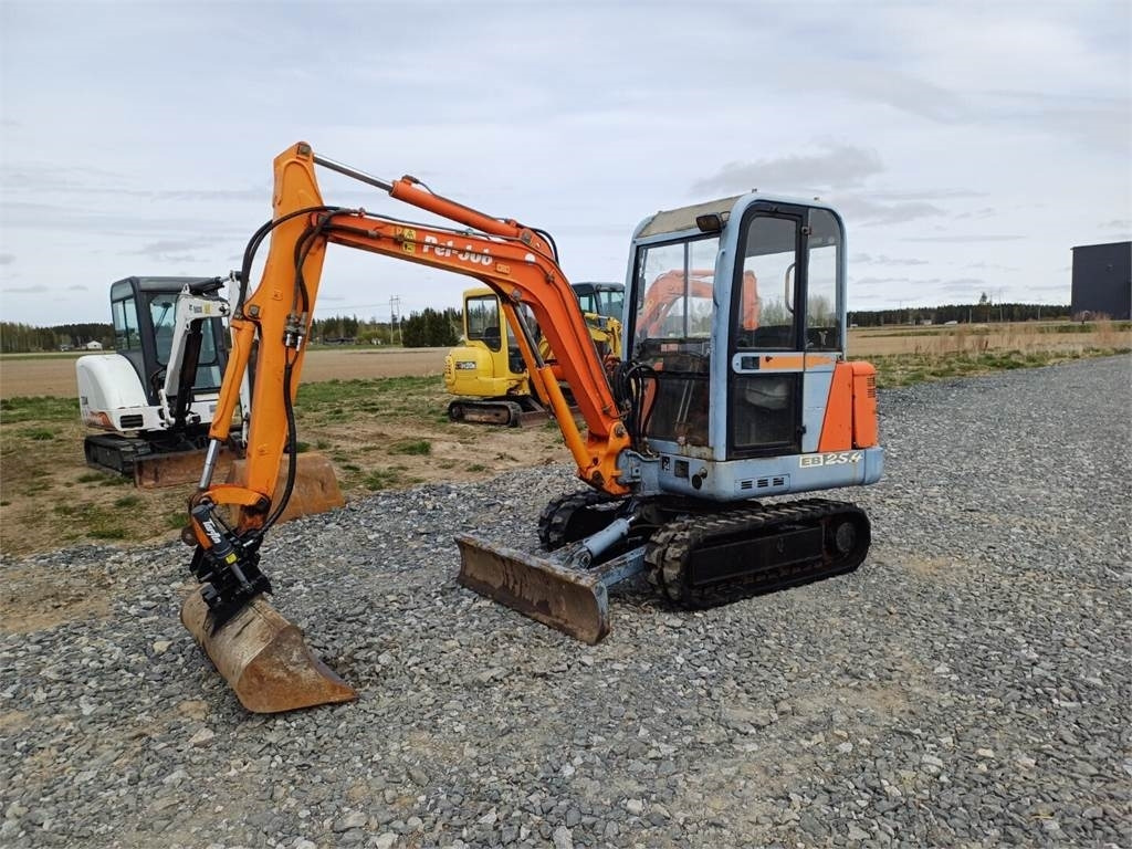 Minibagger Pel-Job EB25.4 kallistuvalla liittimellä: das Bild 1
