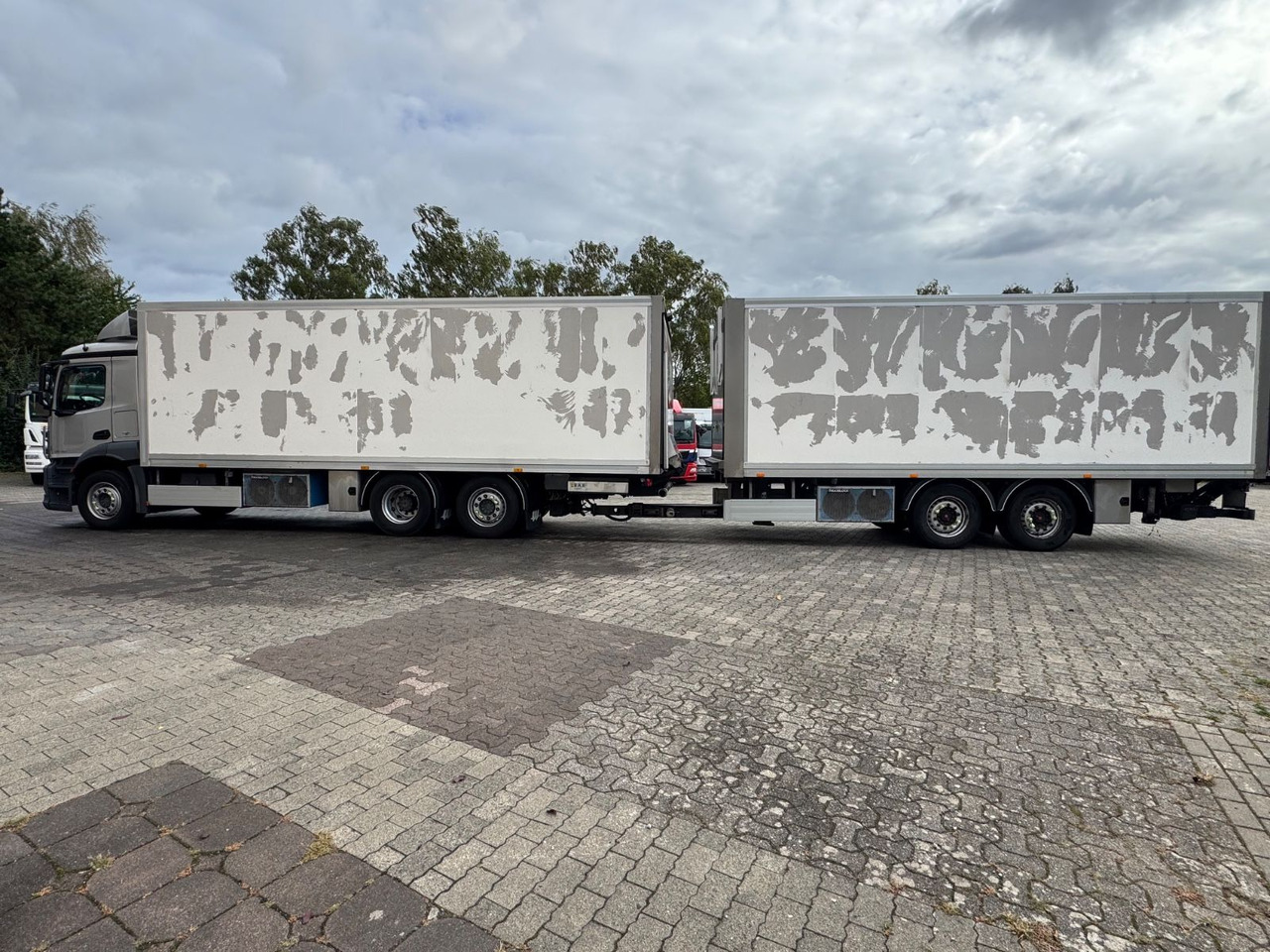 Mercedes-Benz Antos 2540/2xLBW/Kühlung-Defekt/5instock - Kühlkoffer LKW: das Bild 4 Mercedes-Benz Antos 2540/2xLBW/Kühlung-Defekt/5instock - Kühlkoffer LKW: das Bild 4