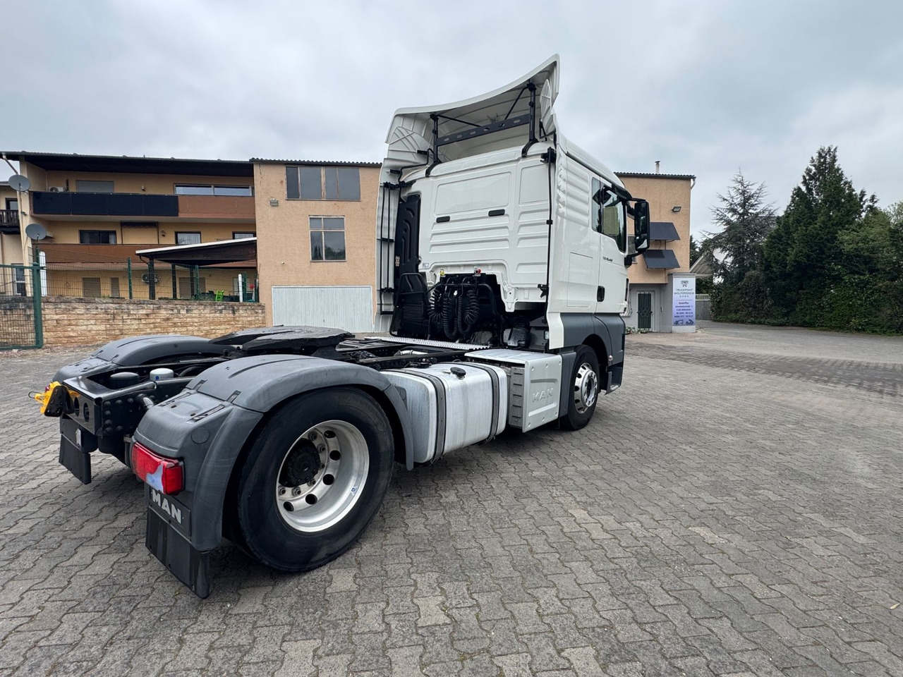 MAN TGX 18.460 XL /1xBett/Retarder/Voll-Spoiler - Sattelzugmaschine: das Bild 4 MAN TGX 18.460 XL /1xBett/Retarder/Voll-Spoiler - Sattelzugmaschine: das Bild 4