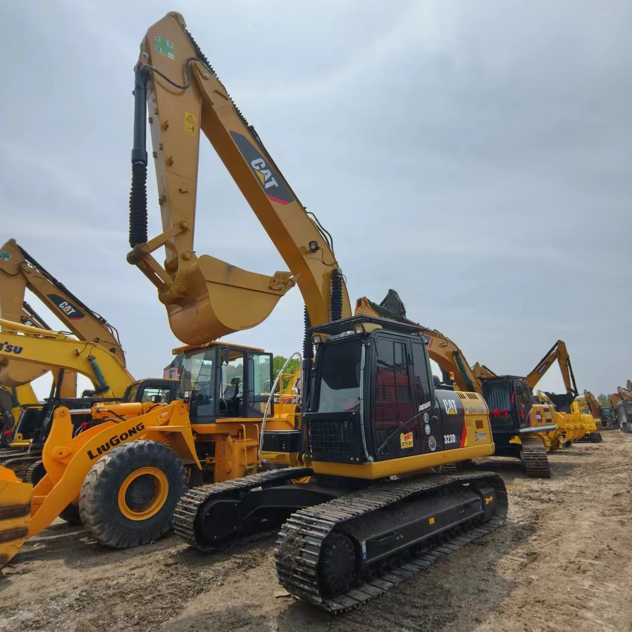 CATERPILLAR 323 - Kettenbagger: das Bild 4 CATERPILLAR 323 - Kettenbagger: das Bild 4