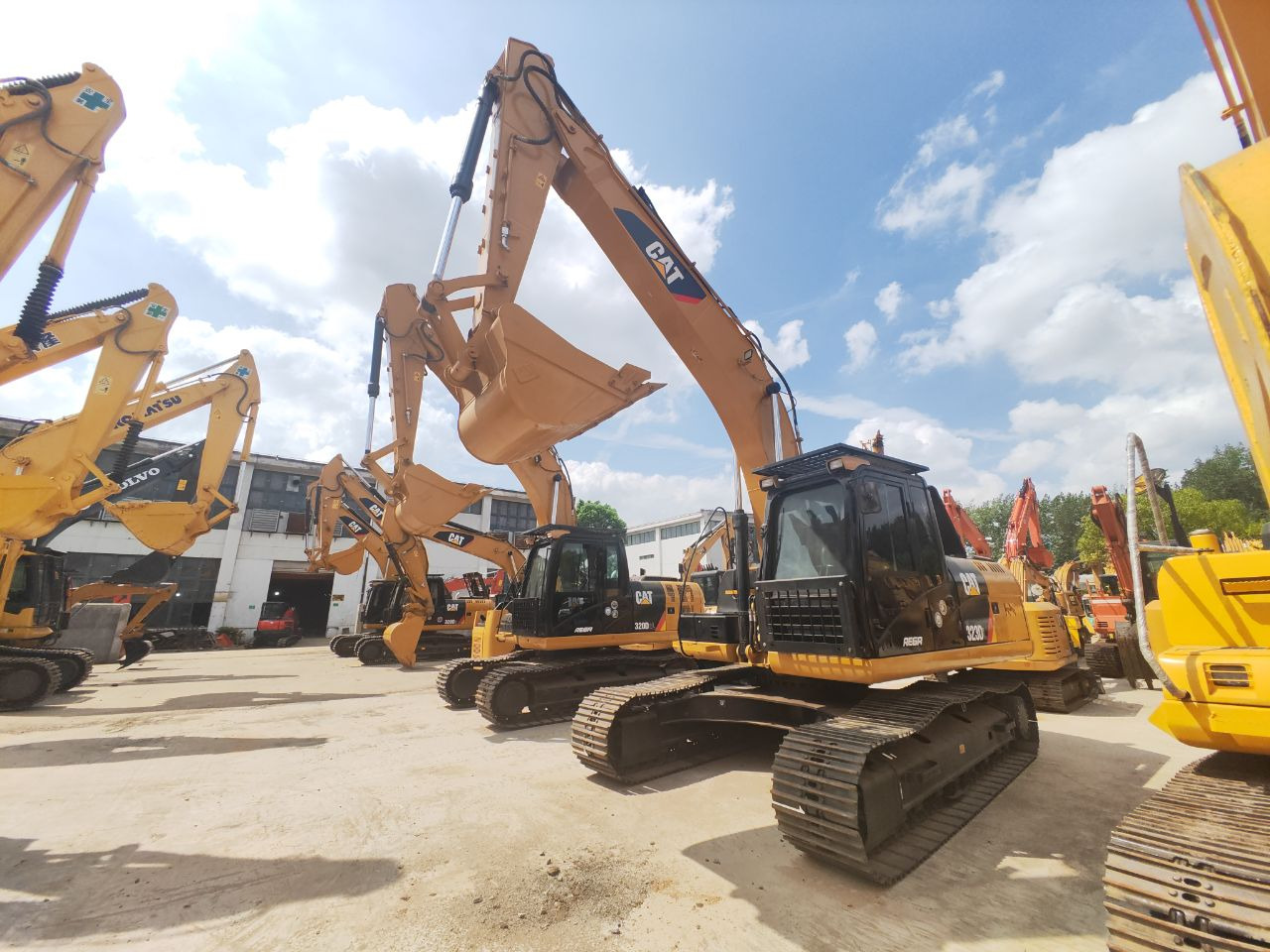 CATERPILLAR 323D - Kettenbagger: das Bild 1 CATERPILLAR 323D - Kettenbagger: das Bild 1