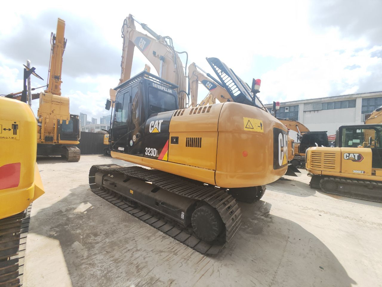 CATERPILLAR 323D - Kettenbagger: das Bild 5 CATERPILLAR 323D - Kettenbagger: das Bild 5
