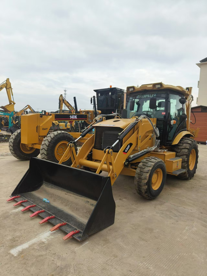 CATERPILLAR 420F - Baggerlader: das Bild 3 CATERPILLAR 420F - Baggerlader: das Bild 3