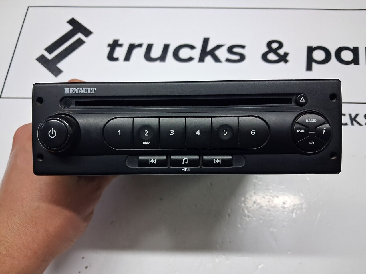 DELPHI RADIO RADIOODTWARZACZ CD 12V RENAULT PREMIUM MAGNUM MIDLUM DXI ORYGINAŁ - Fahrerhaus und Interieur für LKW: das Bild 2 DELPHI RADIO RADIOODTWARZACZ CD 12V RENAULT PREMIUM MAGNUM MIDLUM DXI ORYGINAŁ - Fahrerhaus und Interieur für LKW: das Bild 2