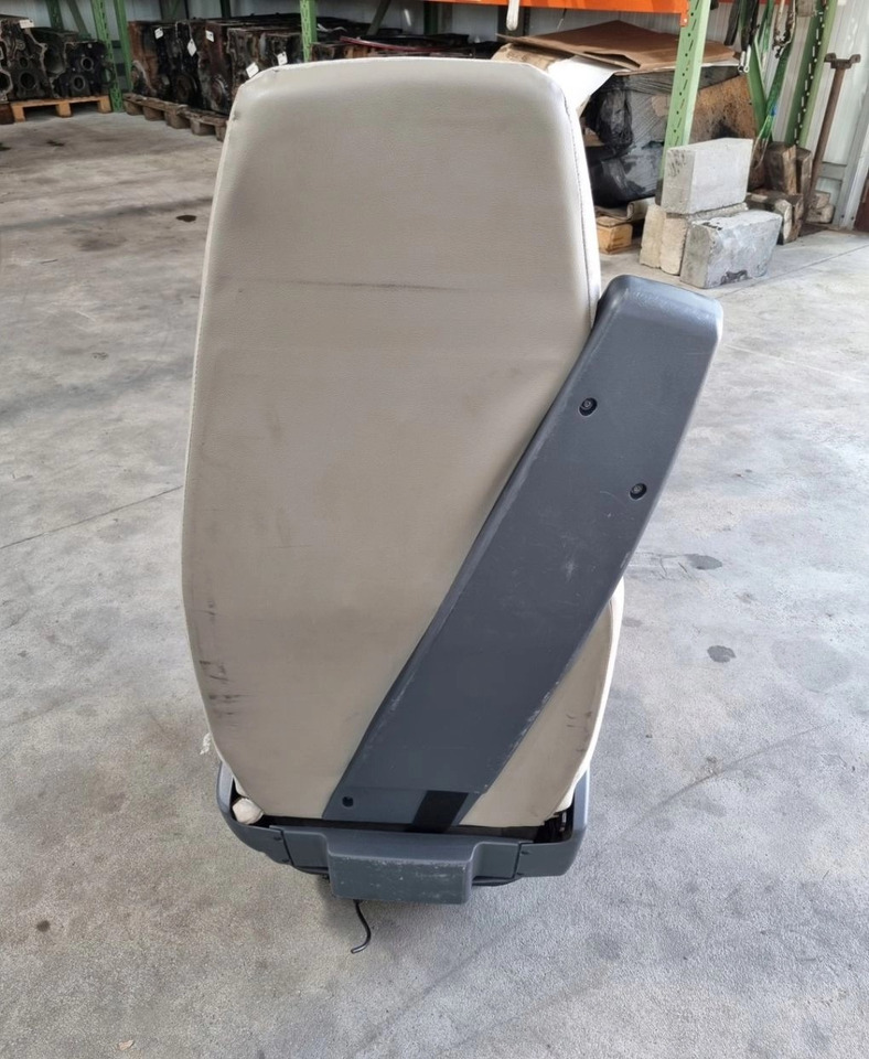FOTEL PNEUMATYCZNY PRAWY SIEDZENIE PASAŻERA RENAULT PREMIUM MIDLUM DXI - Sitz: das Bild 2 FOTEL PNEUMATYCZNY PRAWY SIEDZENIE PASAŻERA RENAULT PREMIUM MIDLUM DXI - Sitz: das Bild 2