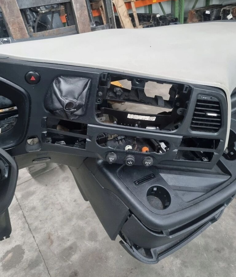 Ford KONSOLA KOMPLETNA KOKPIT DESKA ROZDZIELCZA STELAŻ F-MAX EURO 6 Ford KONSOLA KOMPLETNA KOKPIT DESKA ROZDZIELCZA STELAŻ FORD F-MAX EURO 6 - Armaturenbrett für LKW: das Bild 2 Ford KONSOLA KOMPLETNA KOKPIT DESKA ROZDZIELCZA STELAŻ F-MAX EURO 6 Ford KONSOLA KOMPLETNA KOKPIT DESKA ROZDZIELCZA STELAŻ FORD F-MAX EURO 6 - Armaturenbrett für LKW: das Bild 2