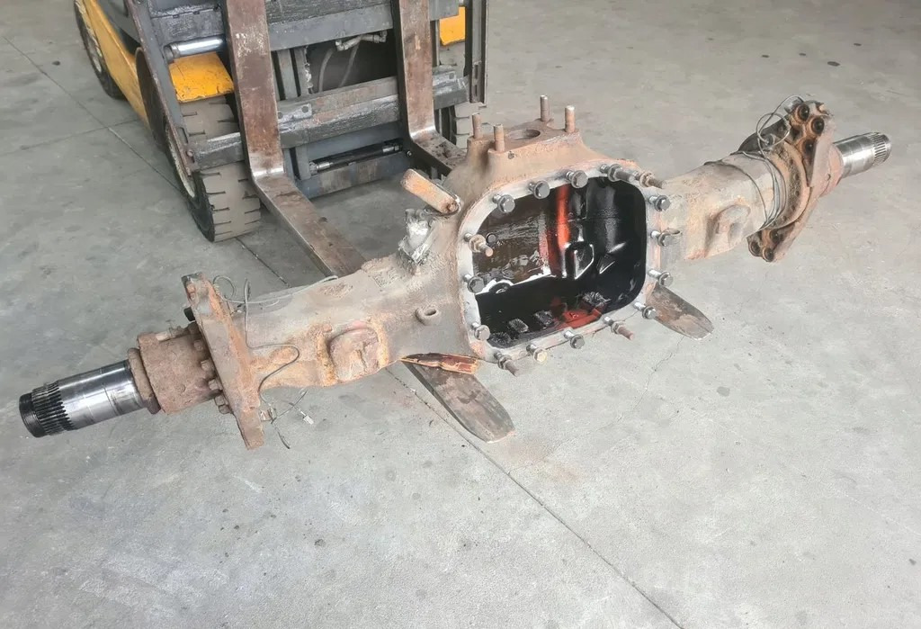 OBUDOWA MOSTU POCHWA NA ZWOLNICY VOLVO FH 4 FM 4 FH 5 FM 5 6x4 8x4 4x2 1048296 P03 - Lenkgetriebe: das Bild 1 OBUDOWA MOSTU POCHWA NA ZWOLNICY VOLVO FH 4 FM 4 FH 5 FM 5 6x4 8x4 4x2 1048296 P03 - Lenkgetriebe: das Bild 1