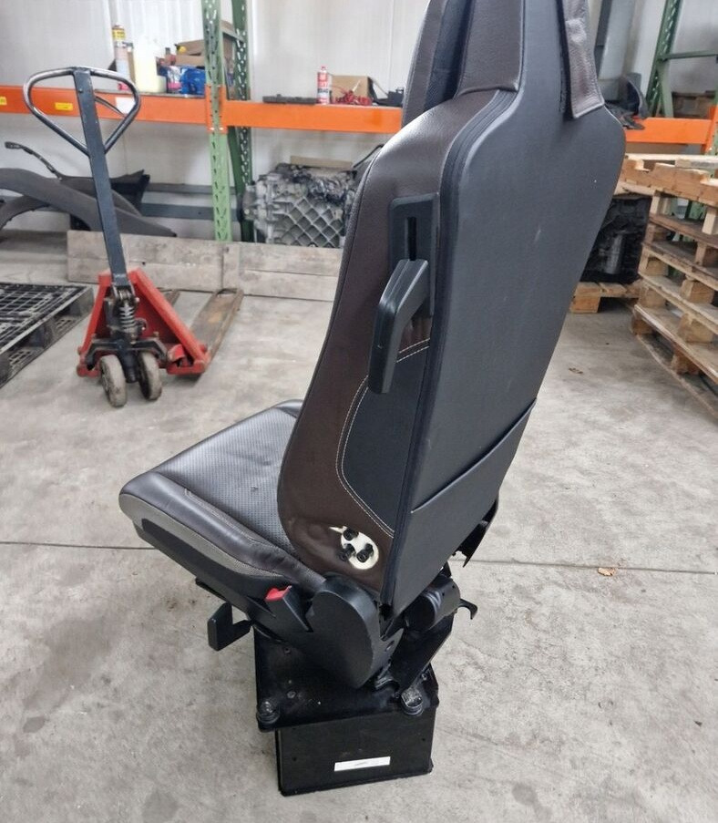 Renault FOTEL SIEDZENIE PASAŻERA RENAULT RANGE GAMA T C K OBROTOWY OBRAC - Sitz für LKW: das Bild 4 Renault FOTEL SIEDZENIE PASAŻERA RENAULT RANGE GAMA T C K OBROTOWY OBRAC - Sitz für LKW: das Bild 4
