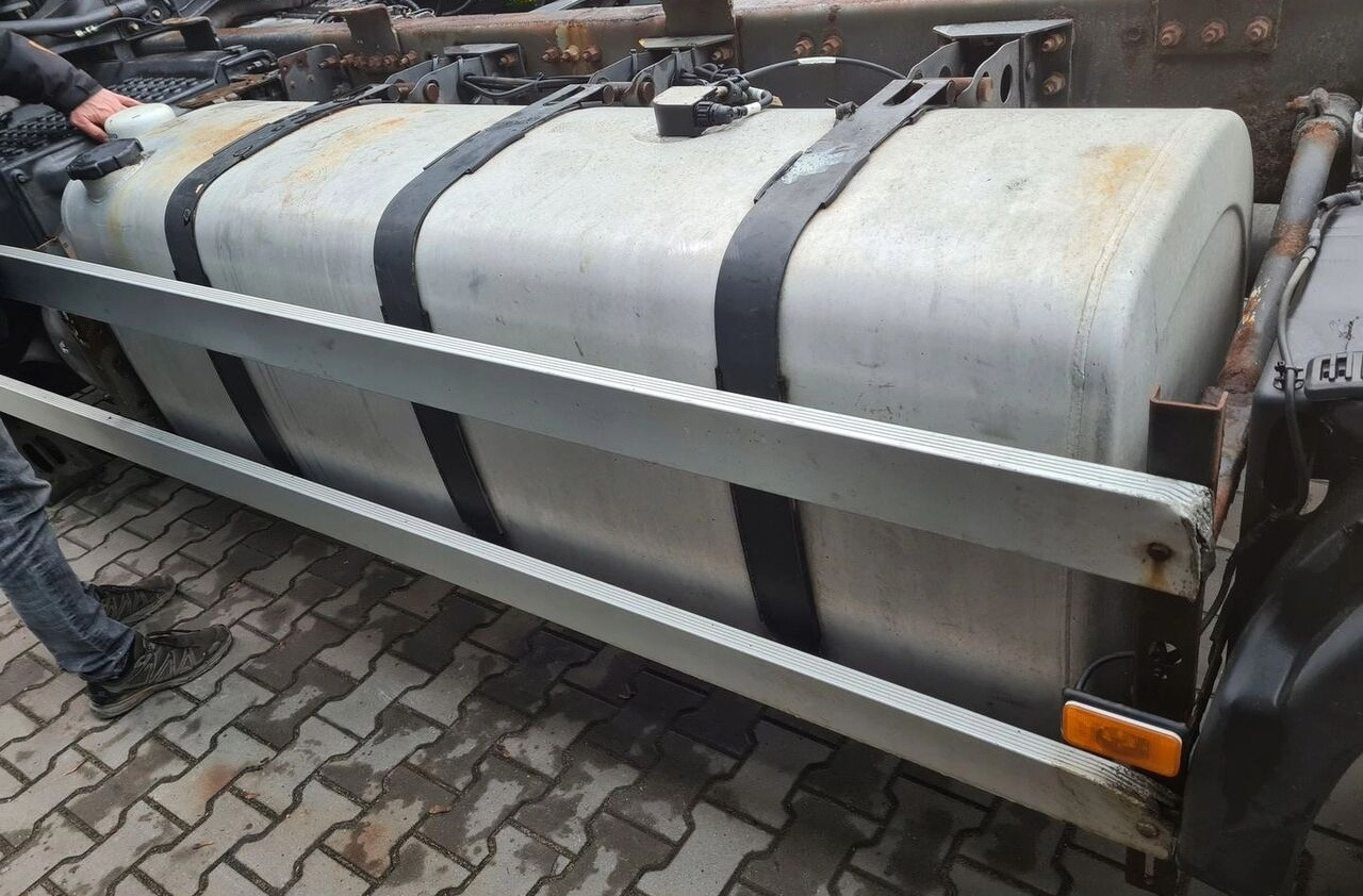 Renault PREMIUM MAGNUM DXI GAMA T VOLVO FH 13 4 180X70X70 1 Renault RENAULT PREMIUM MAGNUM DXI GAMA T VOLVO FH 13 4 - Kraftstofftank für LKW: das Bild 1 Renault PREMIUM MAGNUM DXI GAMA T VOLVO FH 13 4 180X70X70 1 Renault RENAULT PREMIUM MAGNUM DXI GAMA T VOLVO FH 13 4 - Kraftstofftank für LKW: das Bild 1