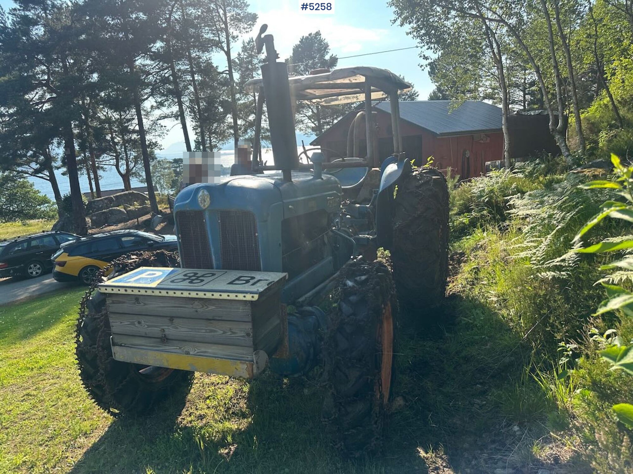 1963 Fordson Major 4x4 with splitter gearbox, Ako winch, and tire chains. SEE VIDEO. - Traktor: das Bild 5 1963 Fordson Major 4x4 with splitter gearbox, Ako winch, and tire chains. SEE VIDEO. - Traktor: das Bild 5