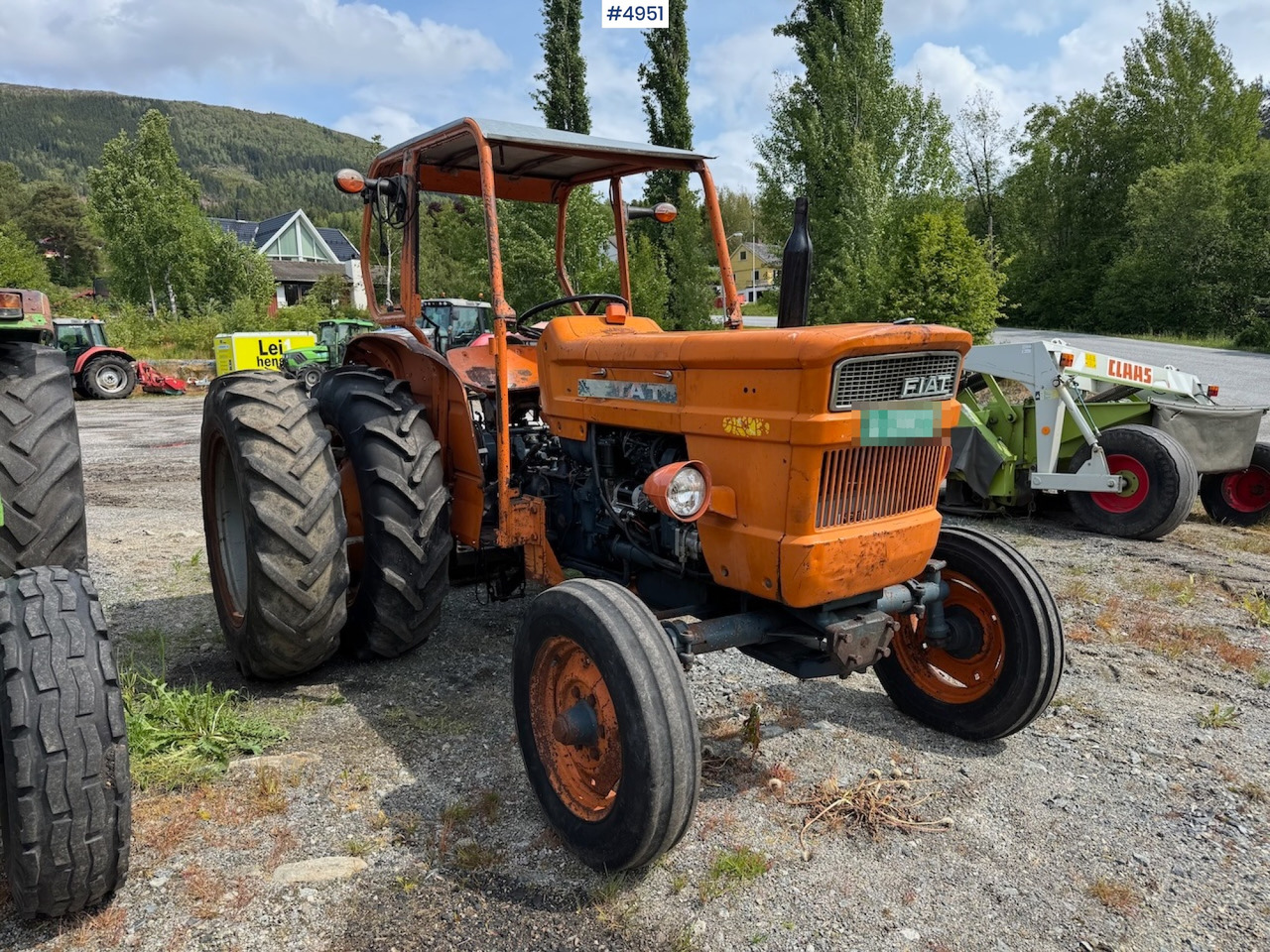 1969 Fiat 450 w/ twin wheels and extra equipment. - Traktor: das Bild 1 1969 Fiat 450 w/ twin wheels and extra equipment. - Traktor: das Bild 1