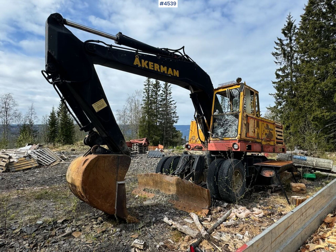 1979 Åkerman H9 Wheeled excavator w/ bucket. Repair object. - Bagger: das Bild 1 1979 Åkerman H9 Wheeled excavator w/ bucket. Repair object. - Bagger: das Bild 1