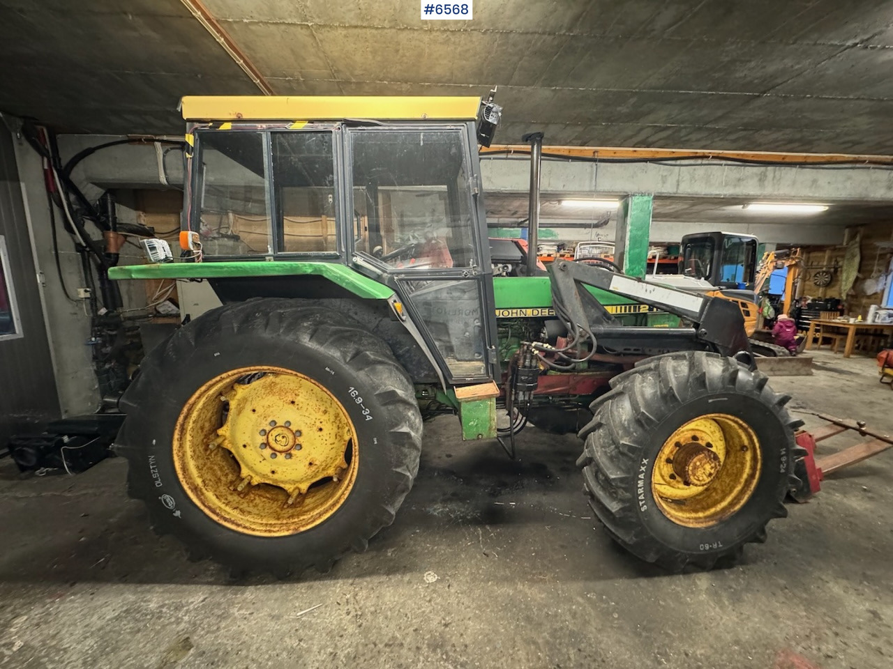 1980 John Deere 2140 w/ front loader. - Traktor: das Bild 2 1980 John Deere 2140 w/ front loader. - Traktor: das Bild 2