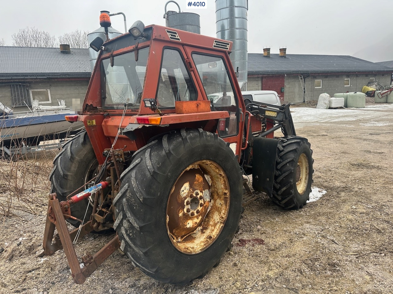 1982 Fiat 780 DT w/ front loader, snow shovel, chains, top link, triangle and extra set of twin wheels. - Traktor: das Bild 4 1982 Fiat 780 DT w/ front loader, snow shovel, chains, top link, triangle and extra set of twin wheels. - Traktor: das Bild 4