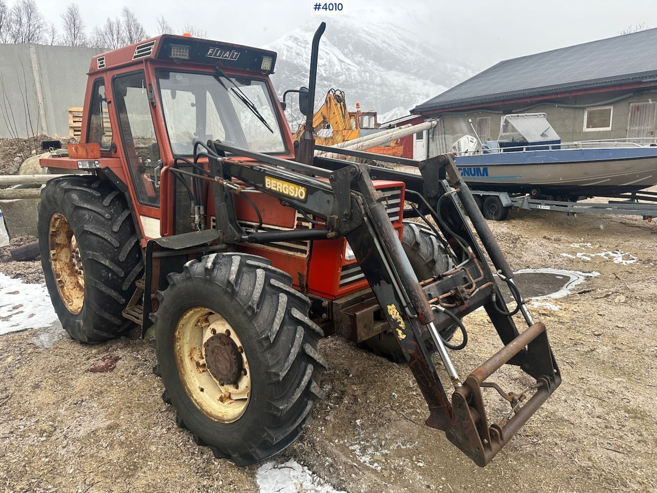 1982 Fiat 780 DT w/ front loader, snow shovel, chains, top link, triangle and extra set of twin wheels. - Traktor: das Bild 3 1982 Fiat 780 DT w/ front loader, snow shovel, chains, top link, triangle and extra set of twin wheels. - Traktor: das Bild 3